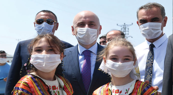 Bakan Karaismailoğlu'ndan güçlü ekonomi mesajı: Projelerimiz sorunsuz devam ediyor