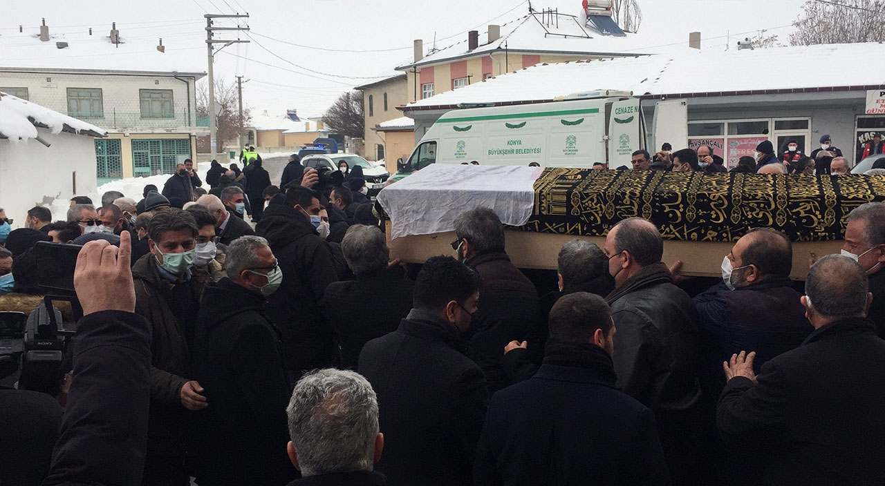 Bakan Koca’nın babaannesi son yolculuğuna uğurlandı