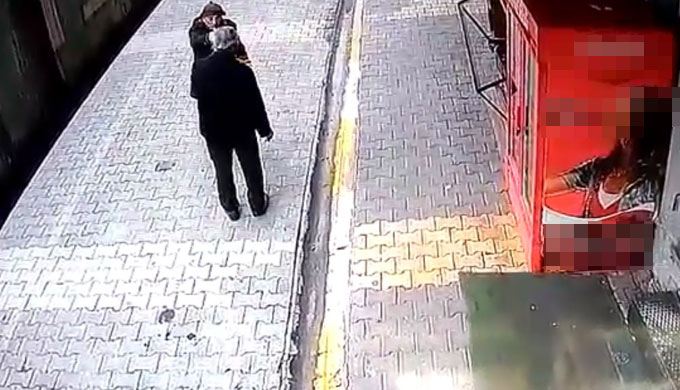 Engelli adam sokak ortasında infaz edildi