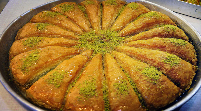 Bayram yaklaştı, baklava ve çikolataya ilgi arttı