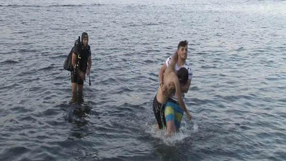 Balat'ta boğulmak üzereyken kurtarıldı, hastanede öldü