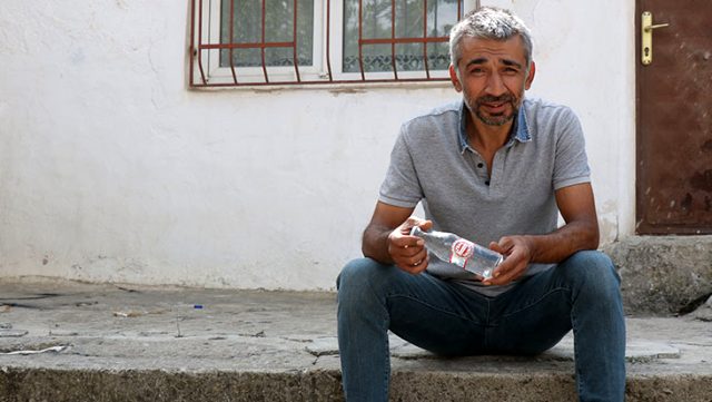 Ansızın çekilen pencere fotoğrafı ile yerli gazoz firmasının reklam yüzü oldu
