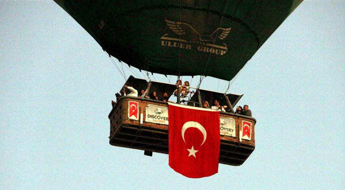 Darbe girişimine tepki bu kez göklerde