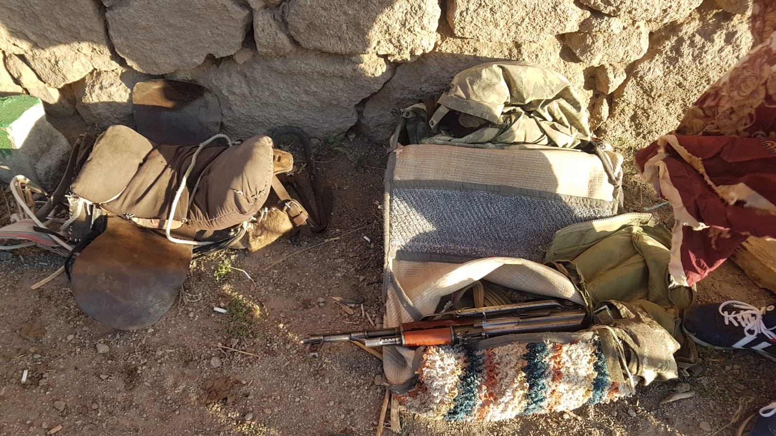 Eşini baltayla öldürdü, atla kaçmaya çalışırken yakalandı