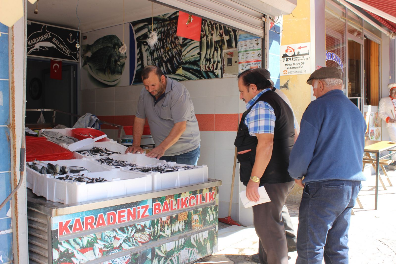 5 liraya kadar düşen hamsi, hem satıcıları hem alıcıları sevindirdi