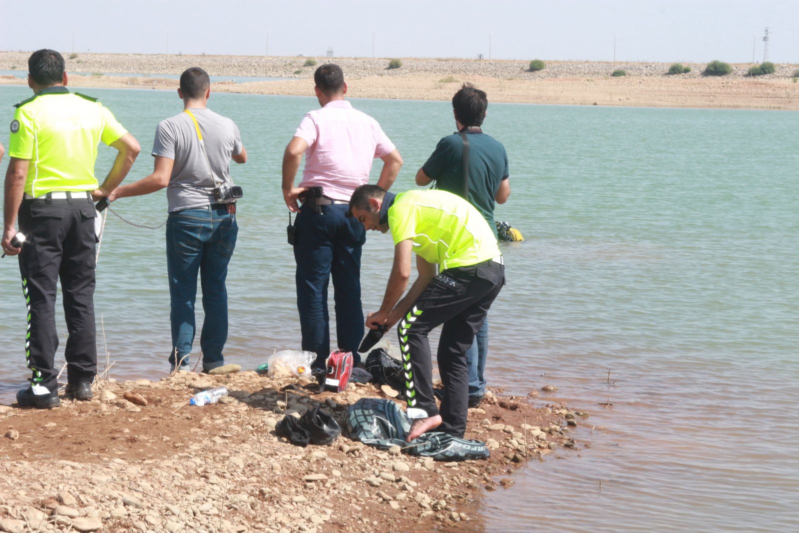 Balık tutmak için girdiği gölette boğuldu