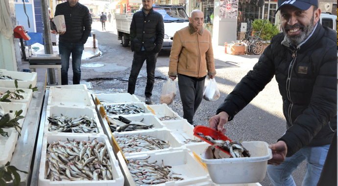 Balık fiyatları 10 TL’ye sabitlendi vatandaş sevindi