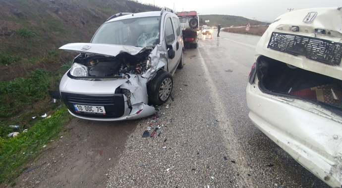 Kepsut'ta kaza: 1 ölü, 6 yaralı