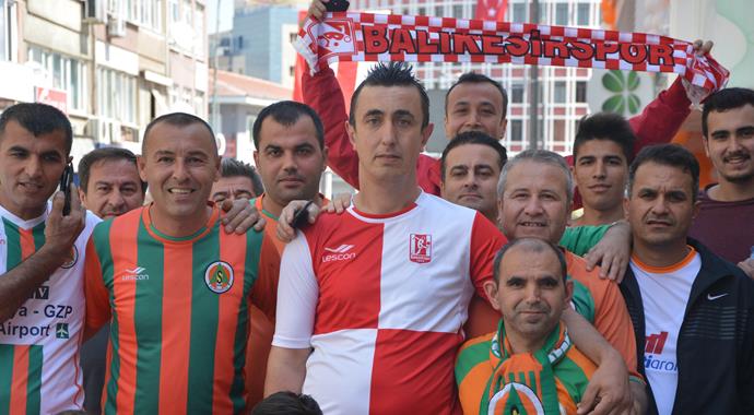 Taraftarlar birlikte şehri gezdi