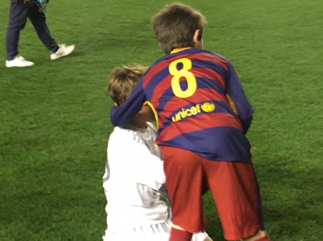 Barcelona'nın gençlerinden abilerini utandıracak hareket