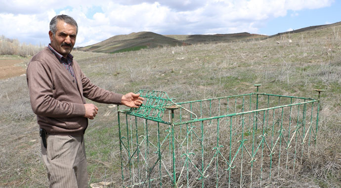 Baraj kurudu mezarlar ortaya çıktı