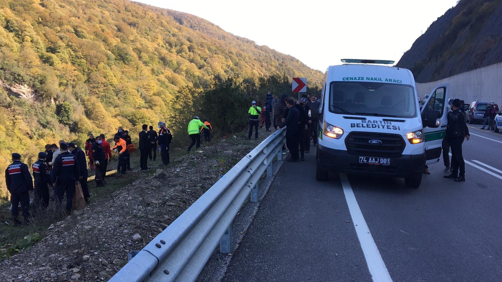 Baraja uçan otomobildeki 3 kişinin cansız bedenine ulaşıldı