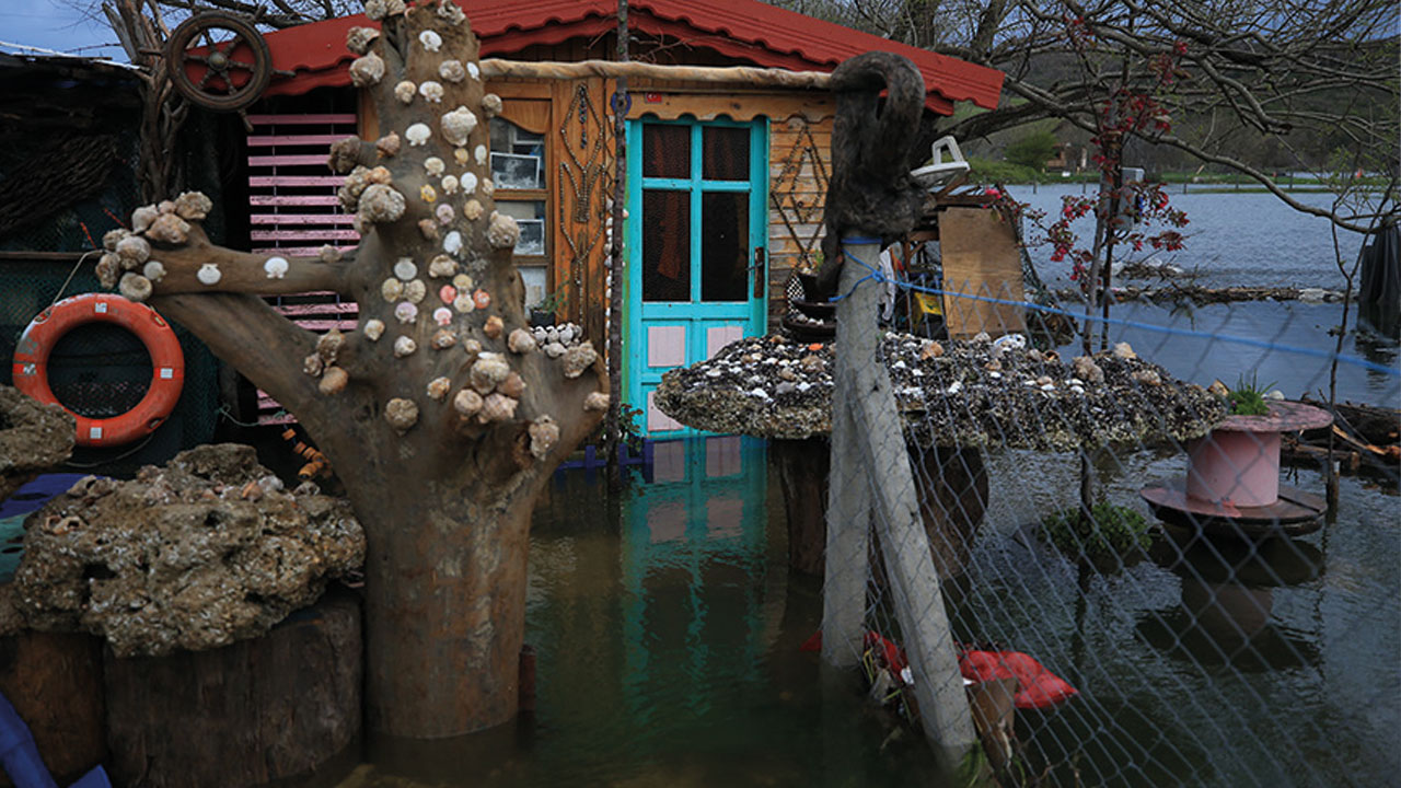 İstanbul'a su sağlayan Kazandere Barajı taştı