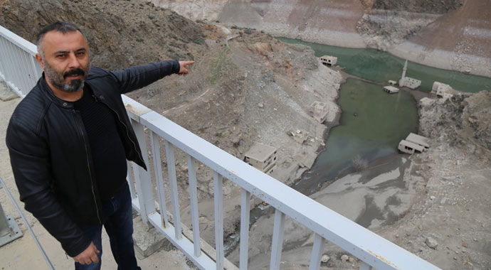 Deriner Barajı dolulukta yüzde yüz seviyeye ulaştı, asırlık köy yeniden sular altında kaldı