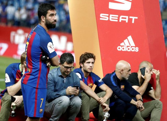 Arda Turan, Barcelona'nın şampiyonluk kutlamalarında yalnız kaldı