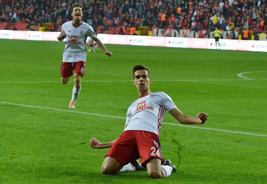 Transferde iki bomba birden! Barış Alıcı ve Berke Özer Fenerbahçe'de