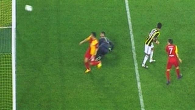 Galatasaray yine direğe takıldı Galatasaray yine direğe takıldı
