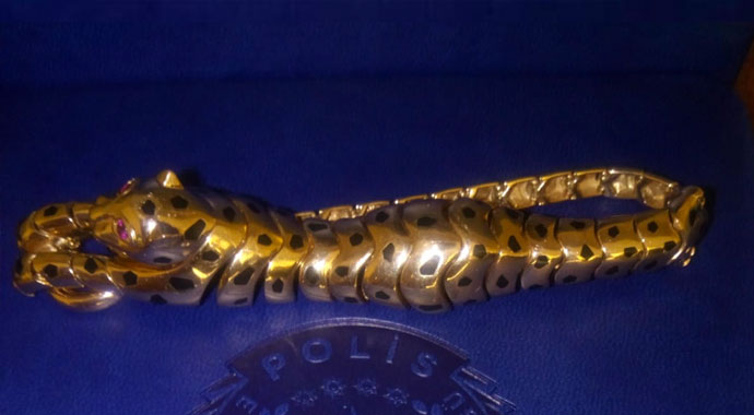 Yolda buldu, oynasın diye torununa verdi... Değerinden haberi yoktu!