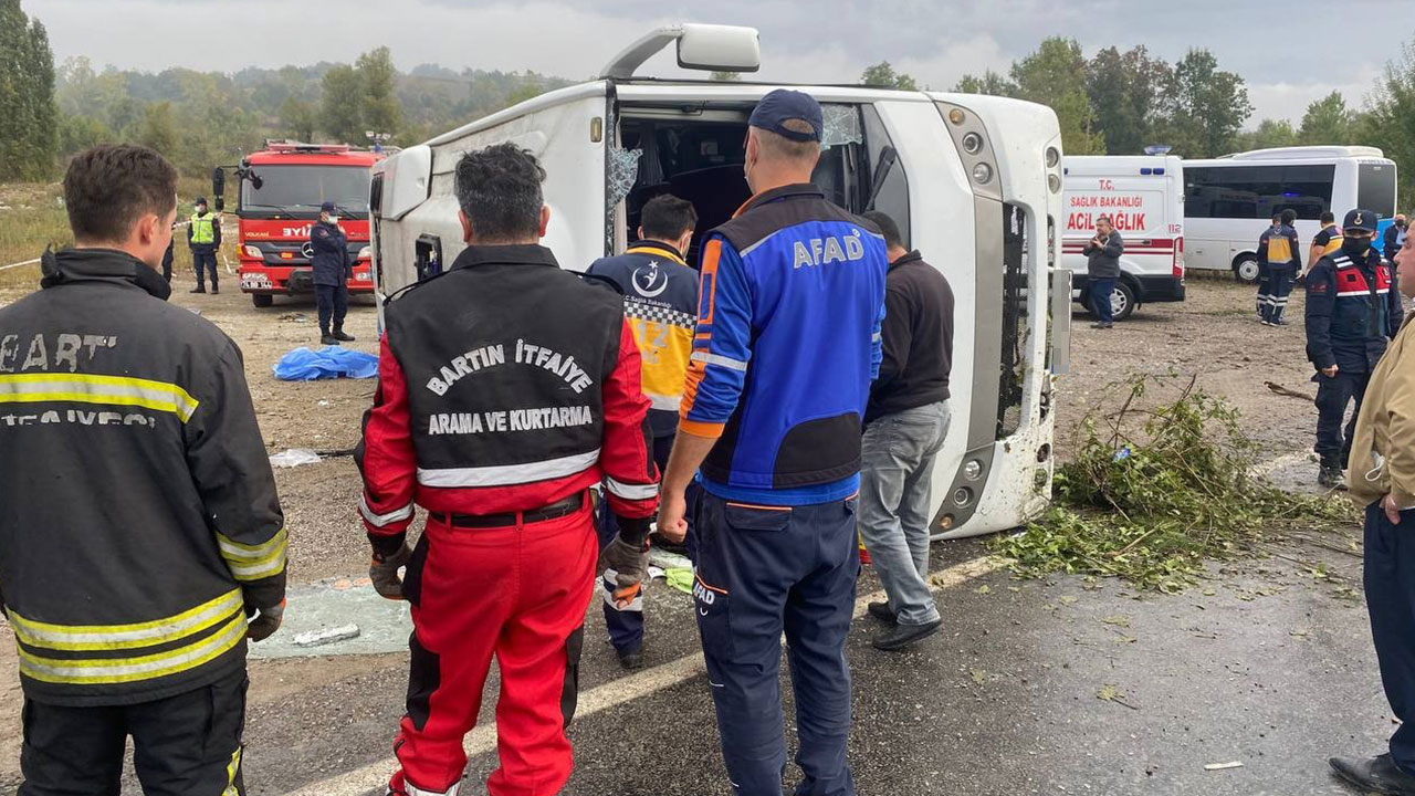 Bartın'da MHP toplantısına giden yolcu otobüsü devrildi: Ölü ve yaralılar var