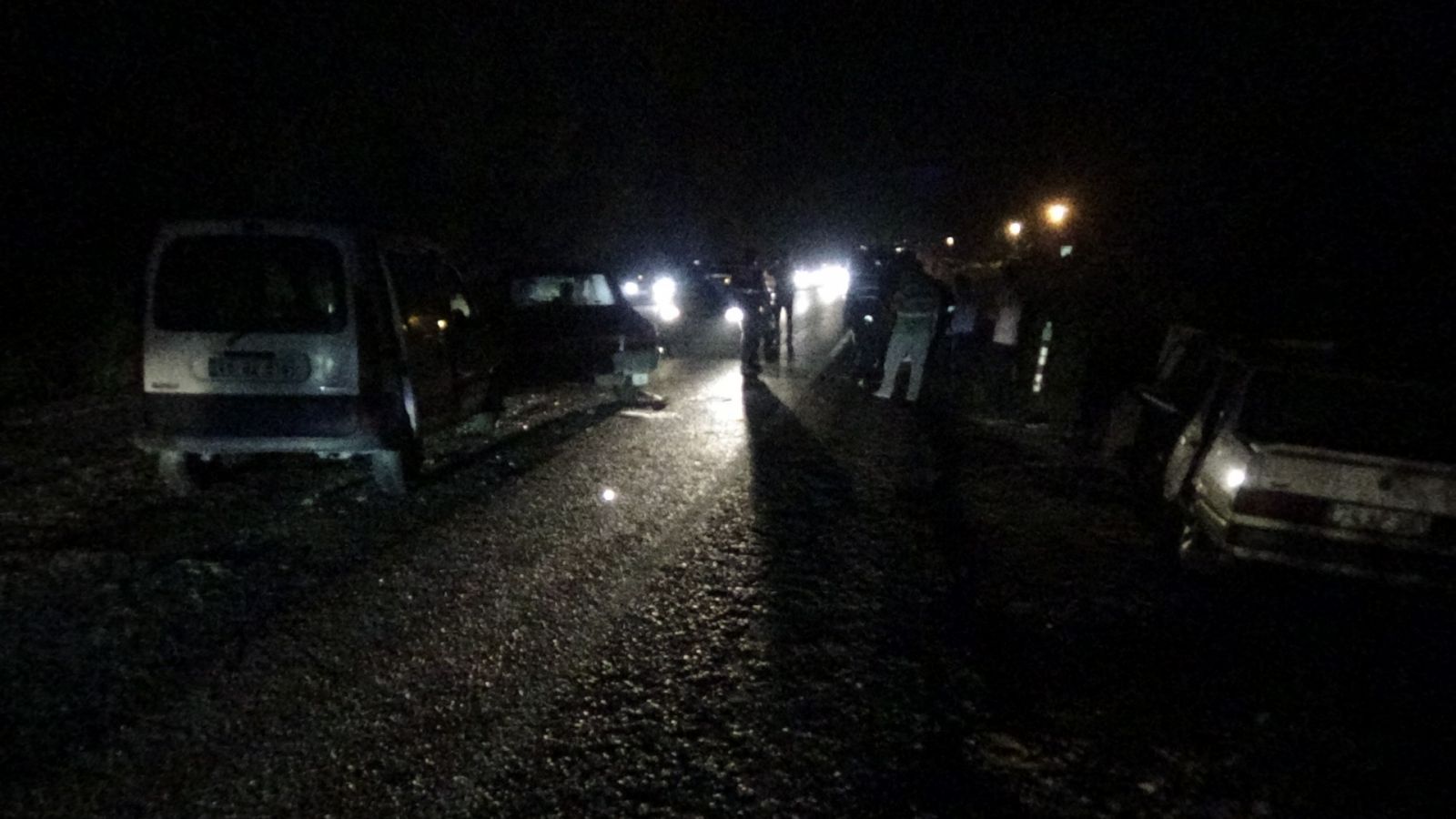 Bartın’da 3 otomobil birbirine girdi: 1'i ağır 4 yaralı