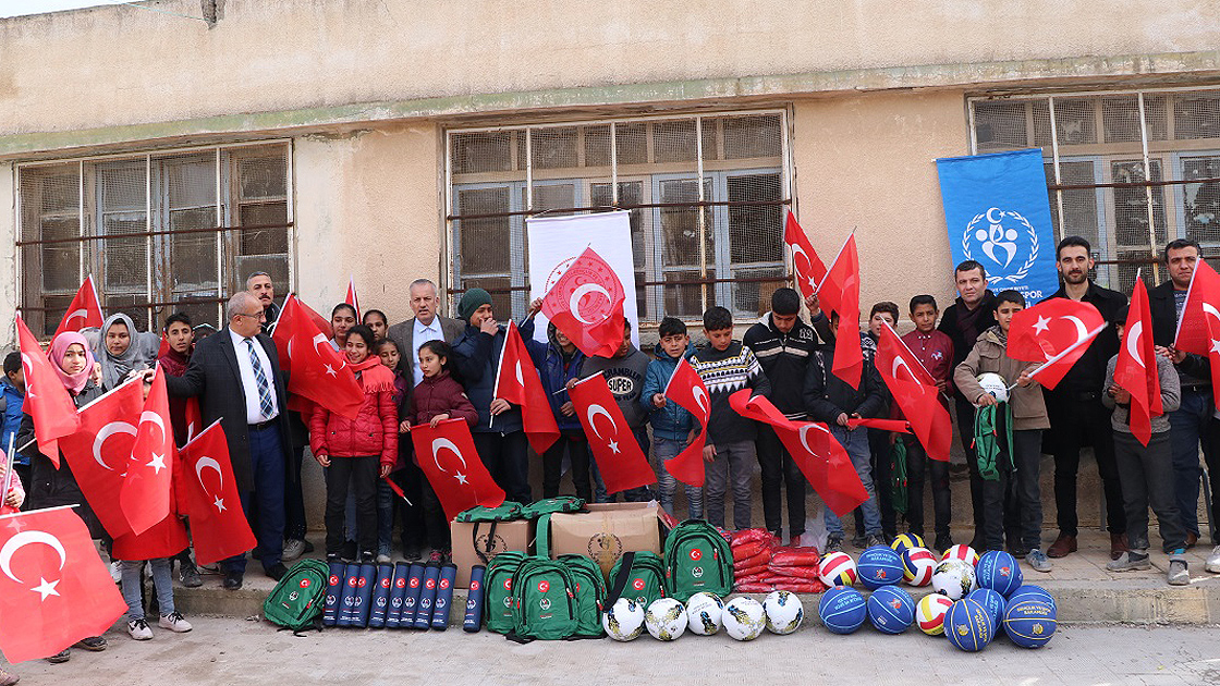 Barış Pınarı Harekatı bölgesinde çocukların yüzü gülüyor