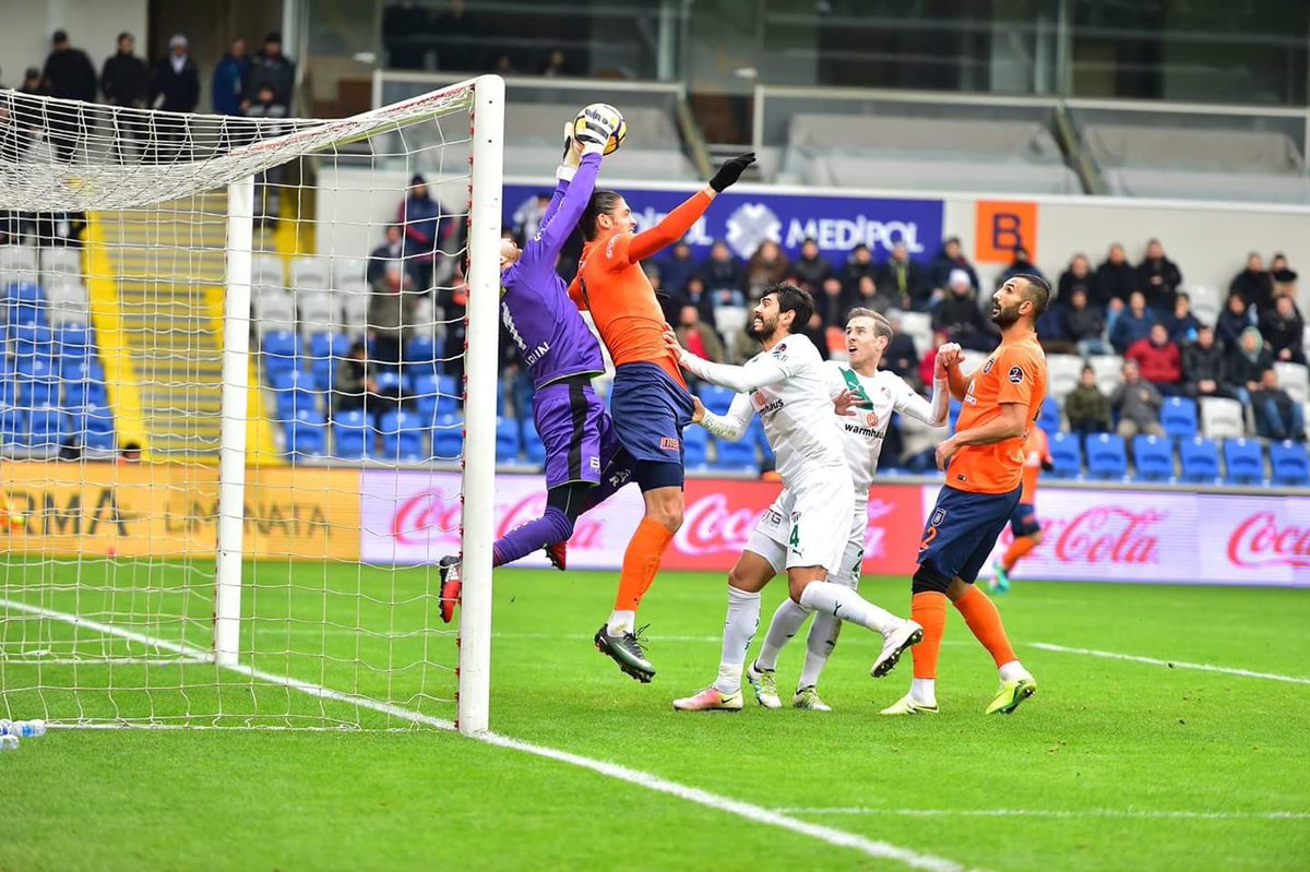 Başakşehir son dakikada kazandı