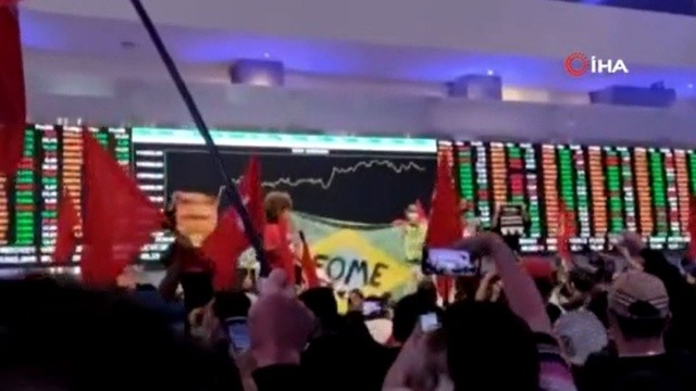 Brezilya'da Evsiz İşçiler borsayı bastı! Brezilya'da Evsiz İşçiler borsayı bastı!