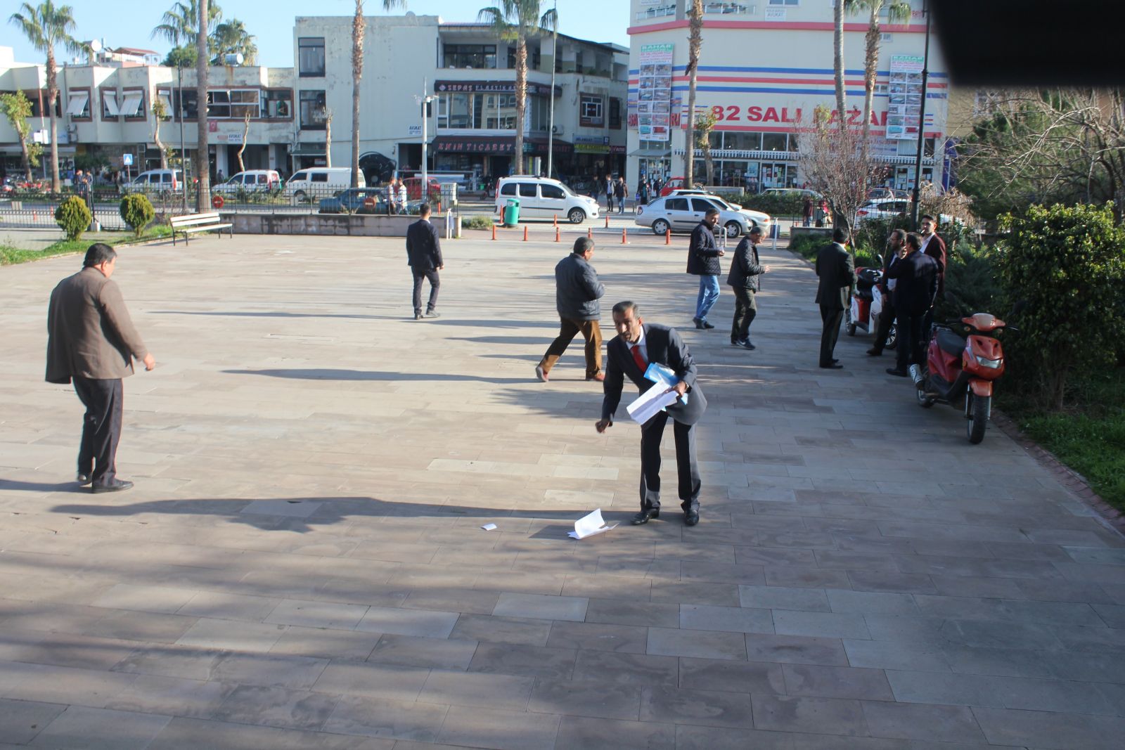 Belediye başkan adayı adaylık parasını yatıramayınca gözyaşlarına boğuldu
