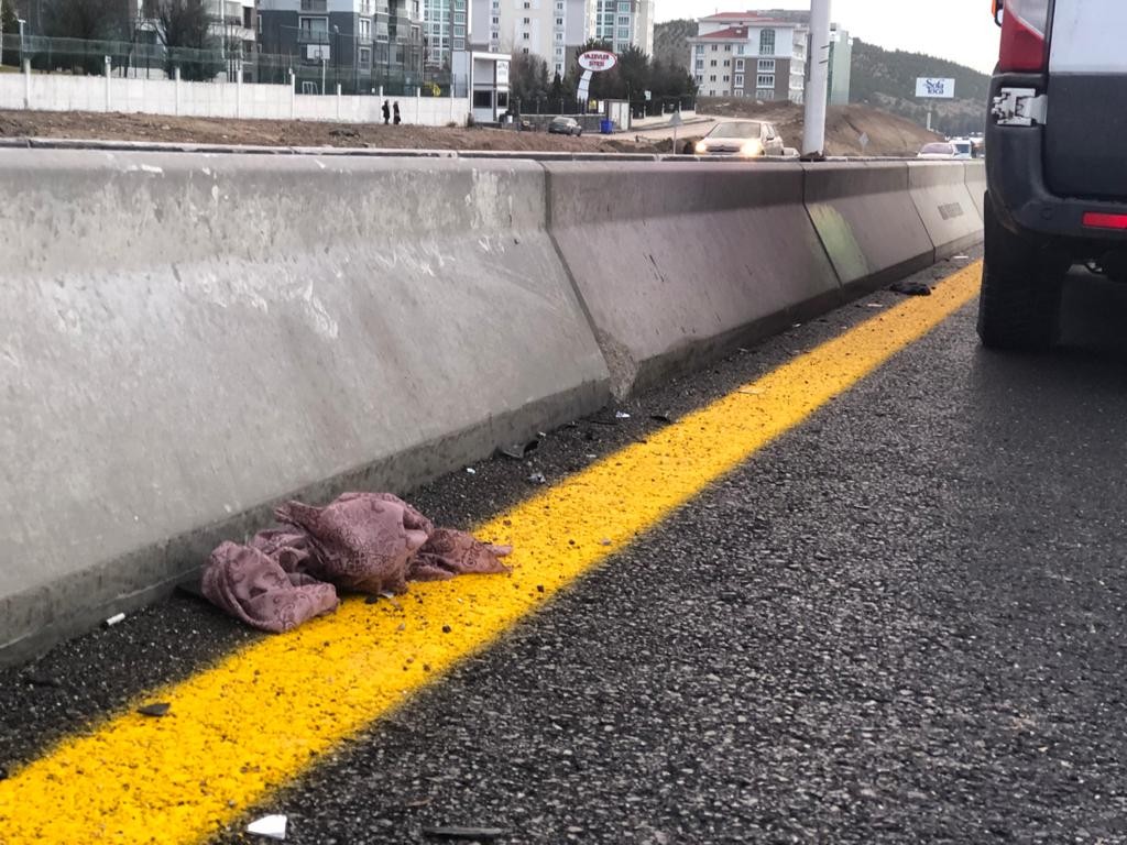 Ankara'da yolun karşısına geçmeye çalışan 2 kadın hayatını kaybetti