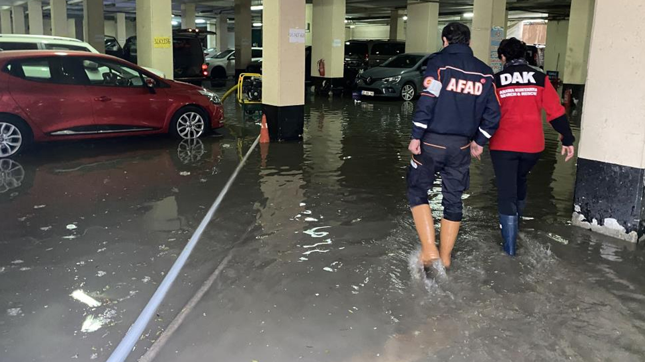 Yollar göle döndü, küreği alan rögara koştu!