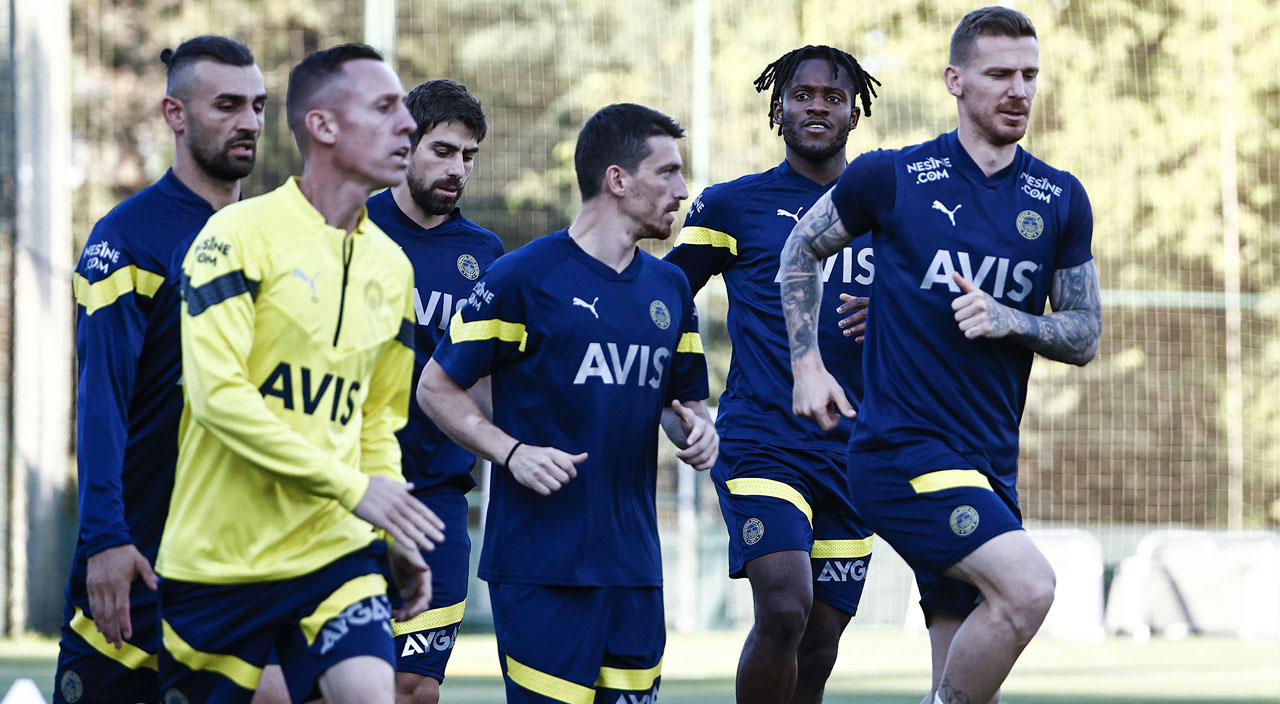 Fenerbahçe'de Dinamo Kiev hazırlıkları... Michy Batshuayi, takımla ilk idmanına çıktı