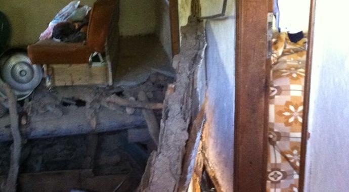 Bir anda çöktü: 4 yaralı