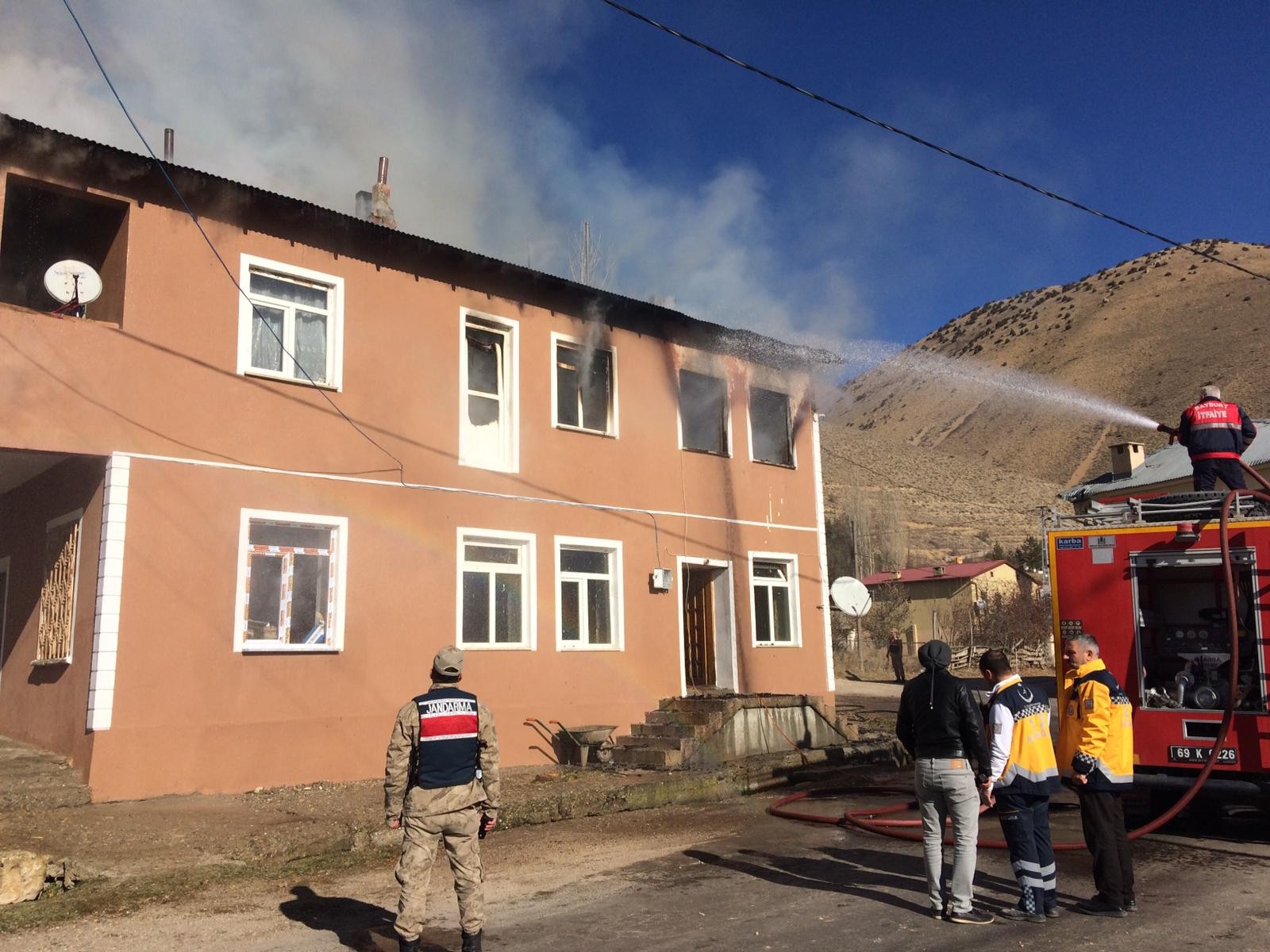 Bayburt'ta yangın: 2'si çocuk, 1 engelli 3 kişi hayatını kaybetti