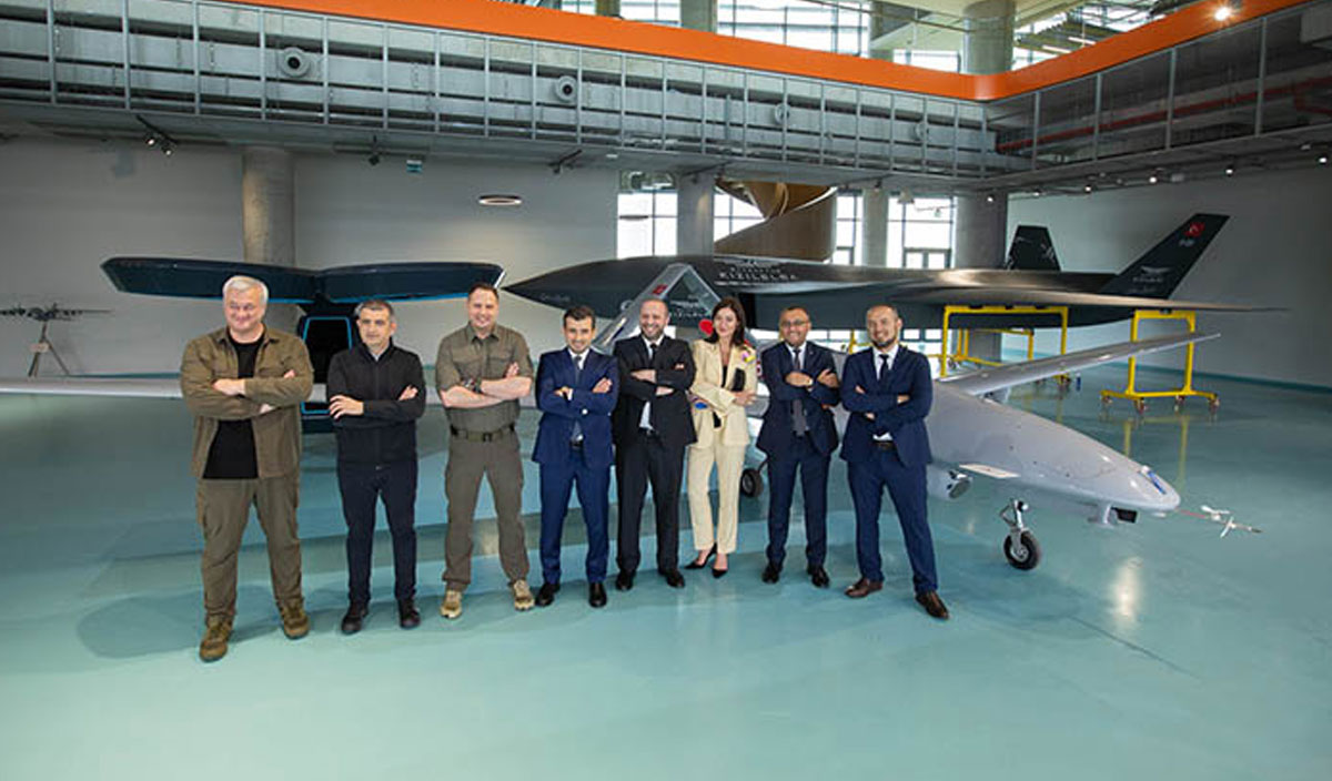 Ukraynalı heyet Baykar’ı ziyaret etti: Zelenskiy’den Bayraktar’a devlet nişanı