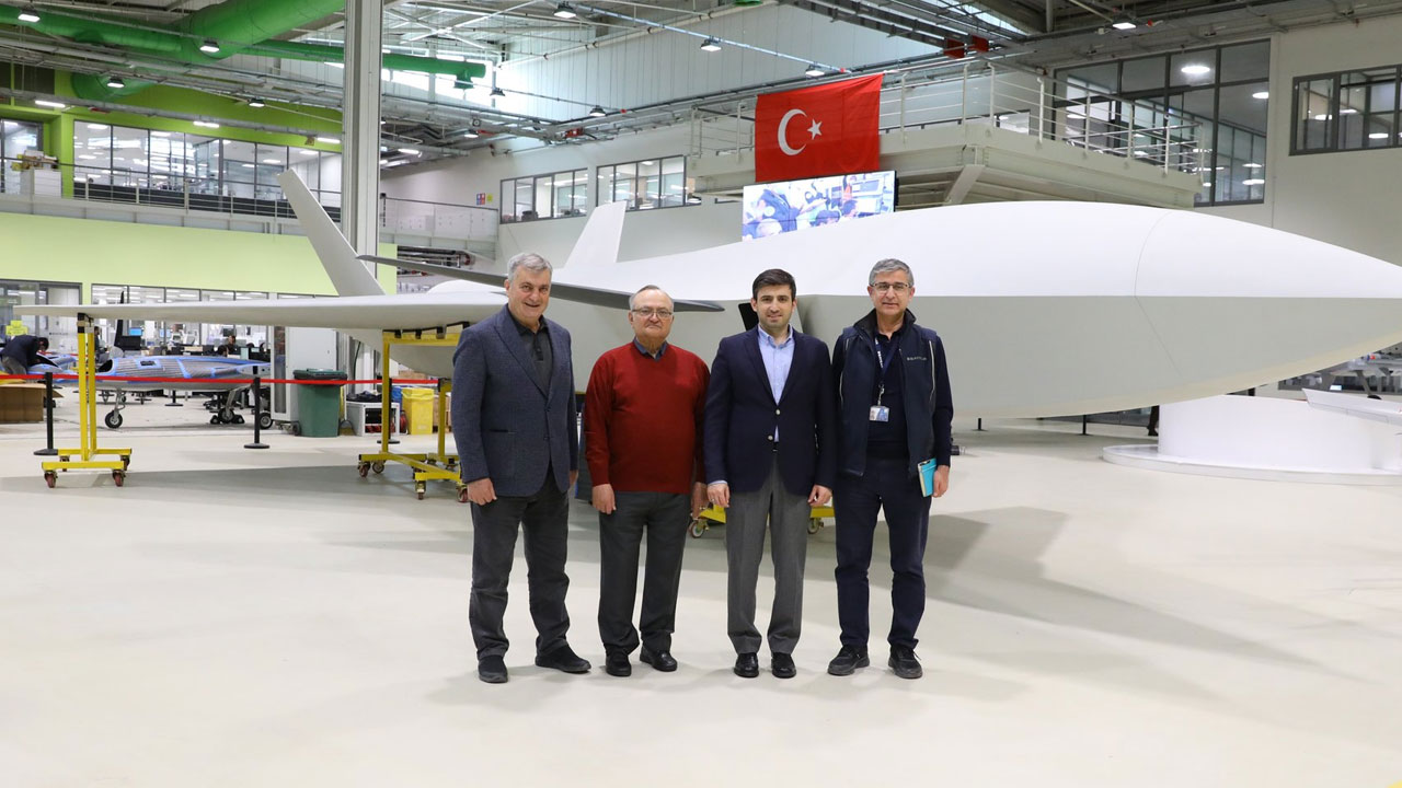 Bayraktar'a dikkat çeken misafir