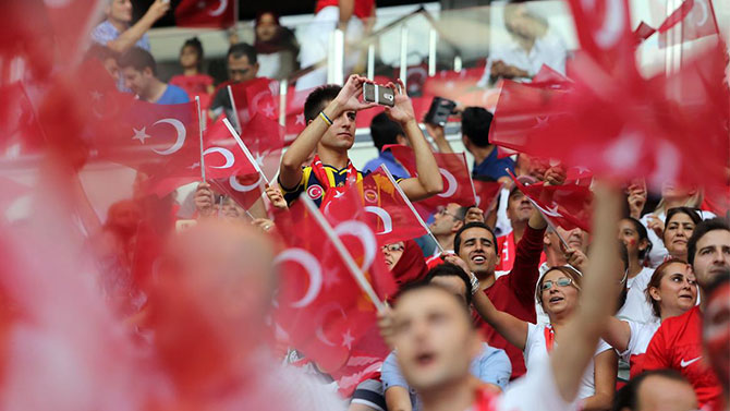 Fransa'da Ay Yıldız şov