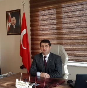 Şoke eden iddia! Belediye başkanı zarf açma aparatını tartıştığı vatandaşın koluna sapladı