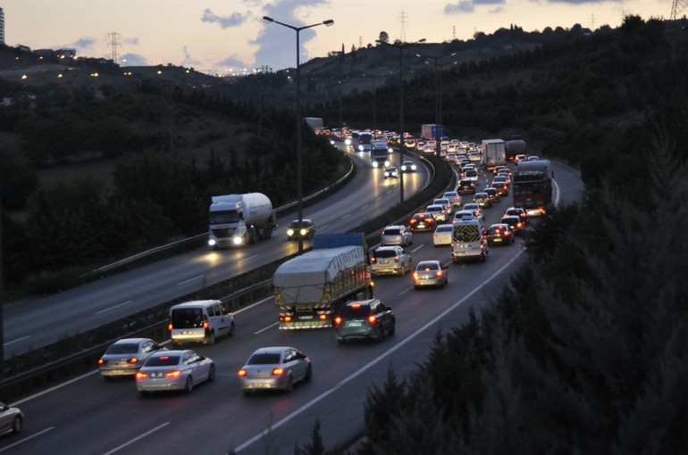 Bayram tatilinden dönüş çilesi başladı