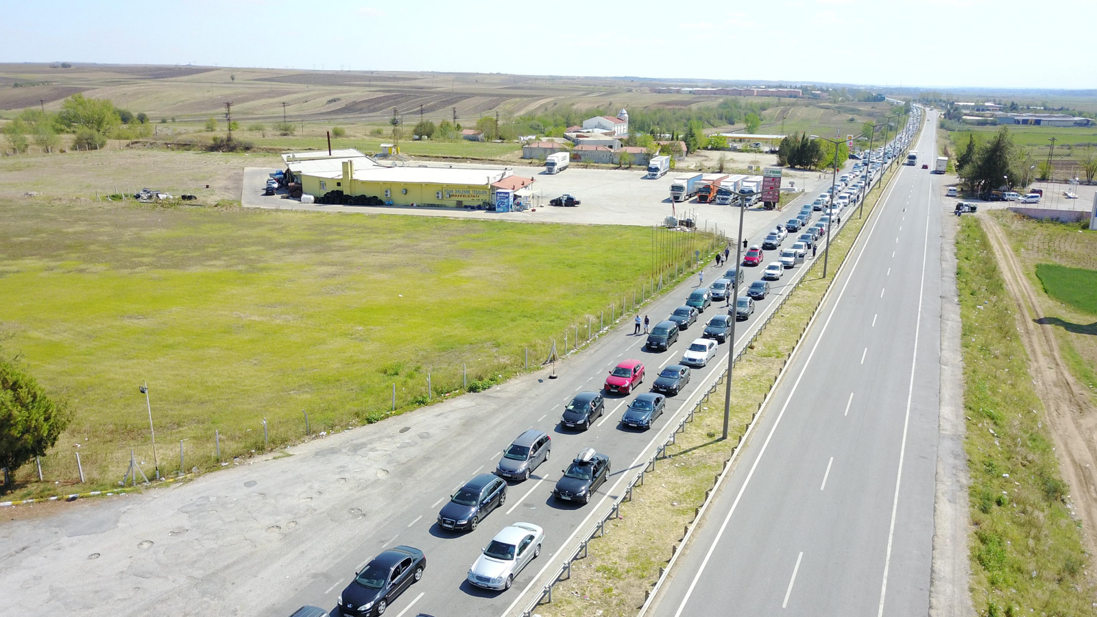 Kapıkule'de gurbetçi kuyruğu 5 kilometreyi aştı