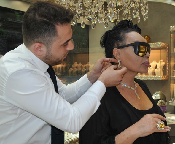 Bülent Ersoy, daire parasına pırlanta aldı