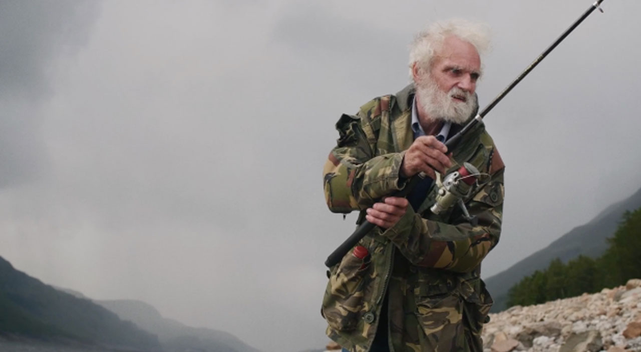 40 senedir inzivada: Balık tutarak, yabani meyveler yiyerek yaşıyor