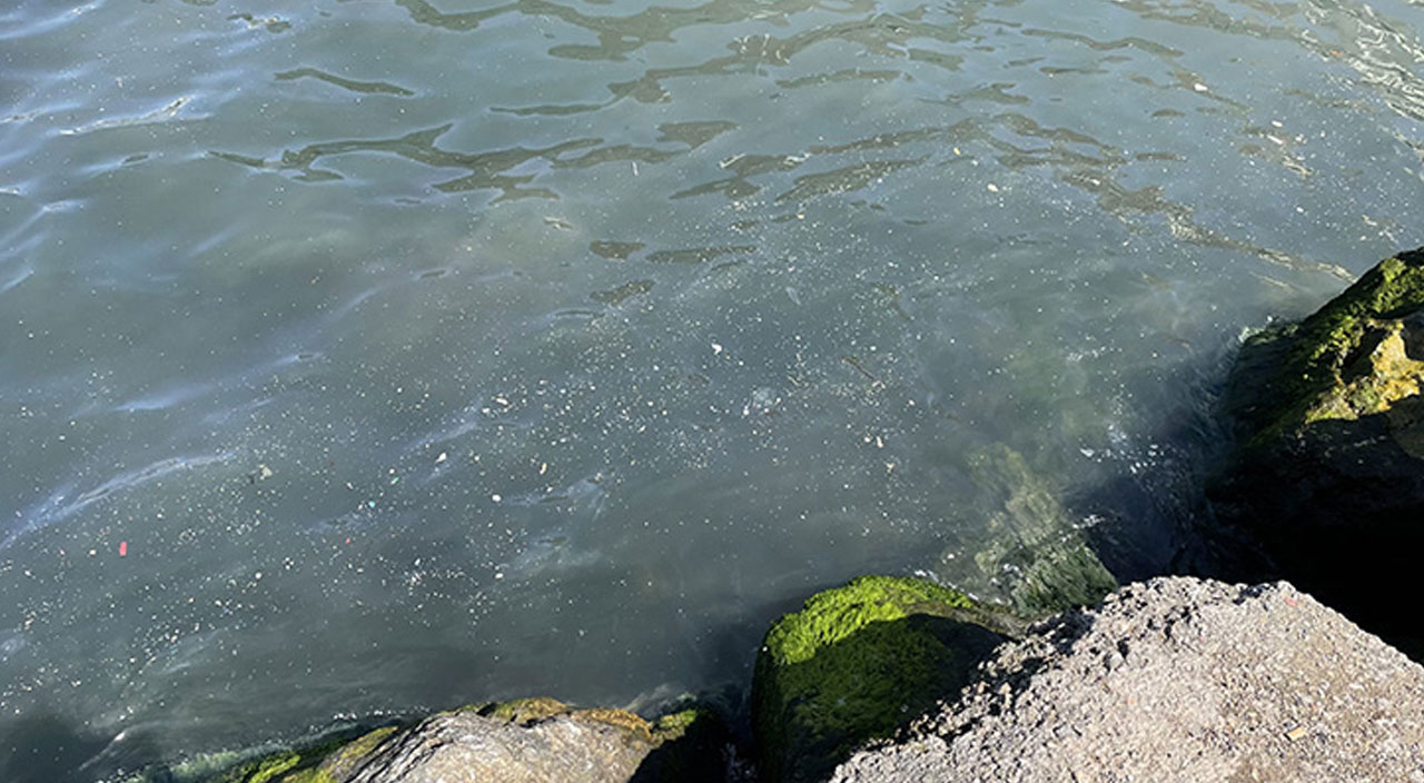 Çengelköy’de dereden gelen kötü kokuya vantilatör de çözüm olmadı