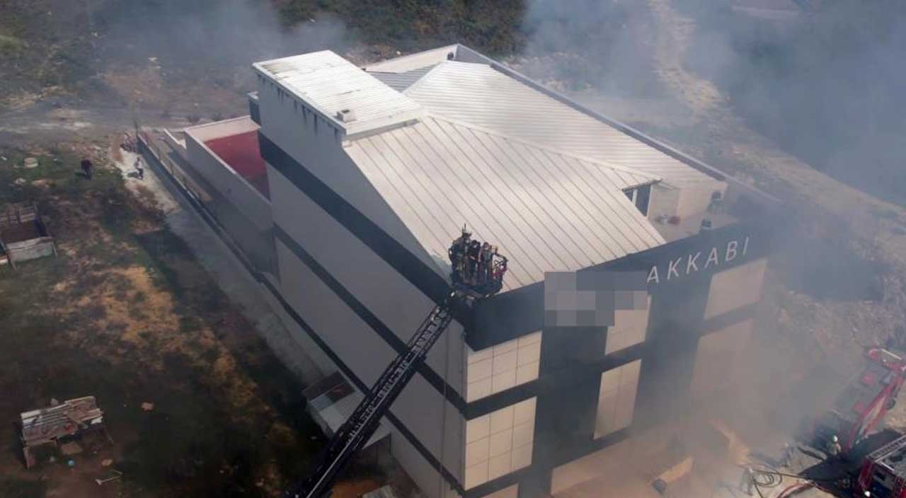 Arnavutköy’de ayakkabı fabrikasında yangın! Resmen can pazarı yaşandı Arnavutköy’de ayakkabı fabrikasında yangın! Resmen can pazarı yaşandı
