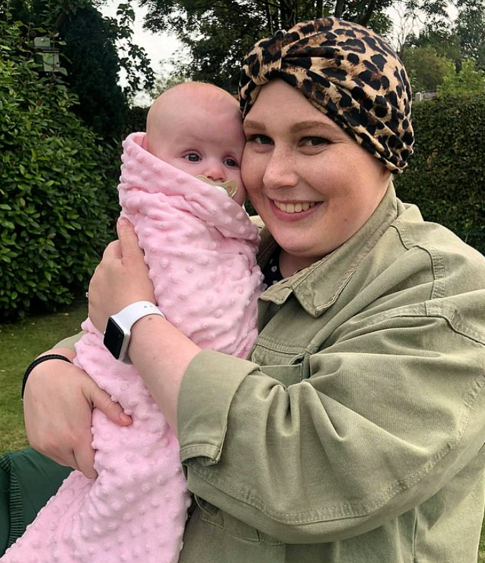 Bebeği için kemoterapiyi erteledi, doğumdan sonra kanserden kurtuldu