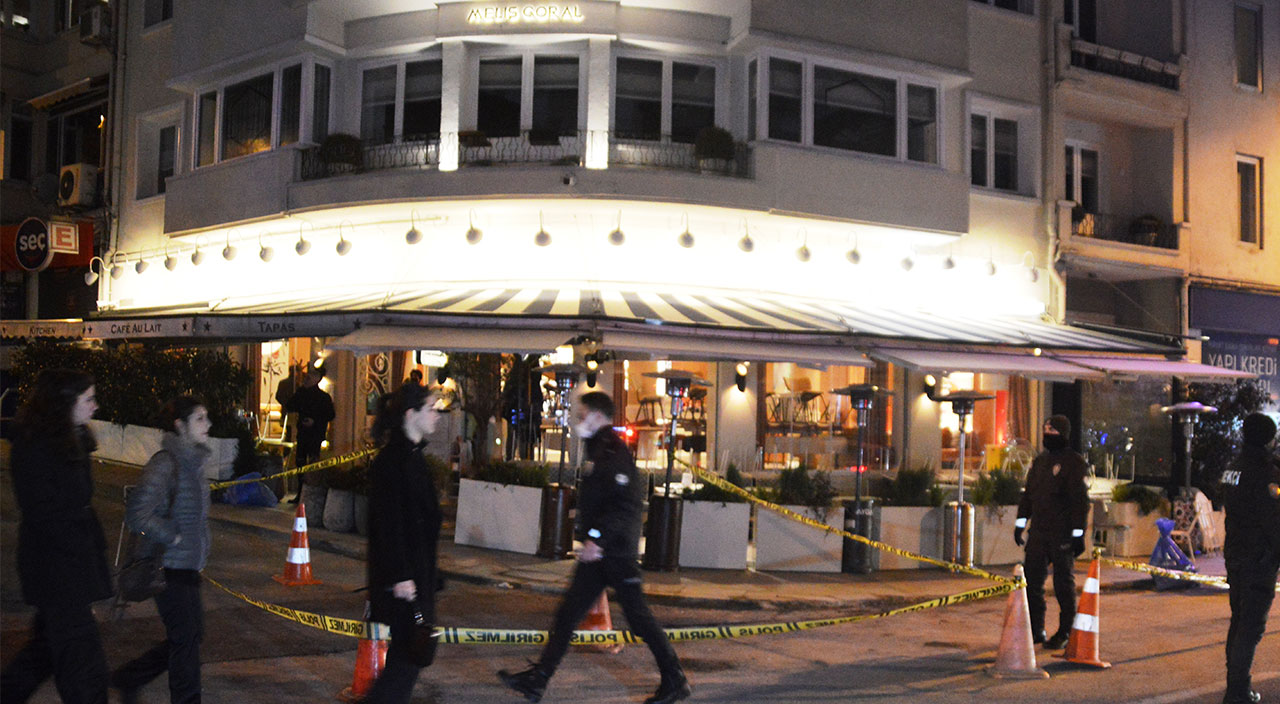 Bebek'te kafeye silahlı saldırı: Ünlü şarkıcı da oradaydı