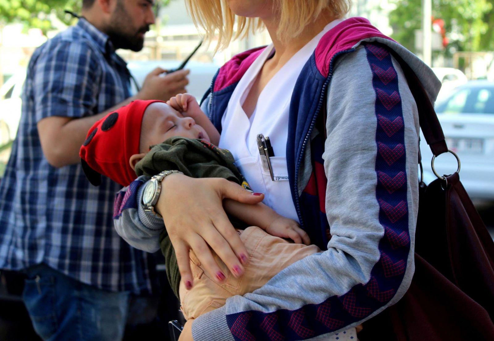 4 aylık kalbi delik bebeğini bırakıp kaçtı