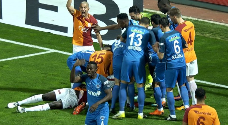 Gomis, Kasımpaşa maçında yürekleri ağza getirdi! | Gomis'in hastalığı nedir?