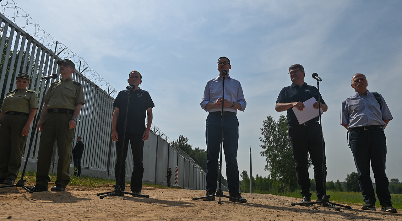 Polonya, Belarus sınırına "çelikten duvar" ördü