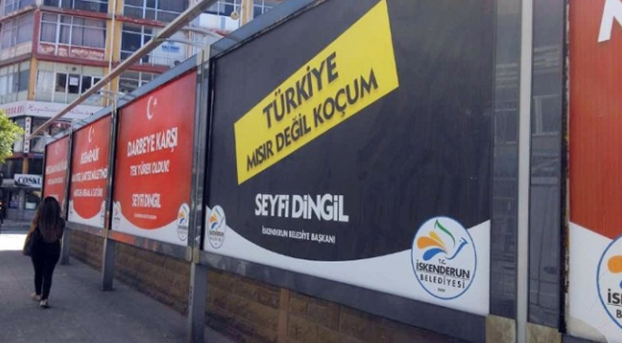 Başkan Dingil'den darbecilere afişli tepki: 'Türkiye Mısır değil koçum'