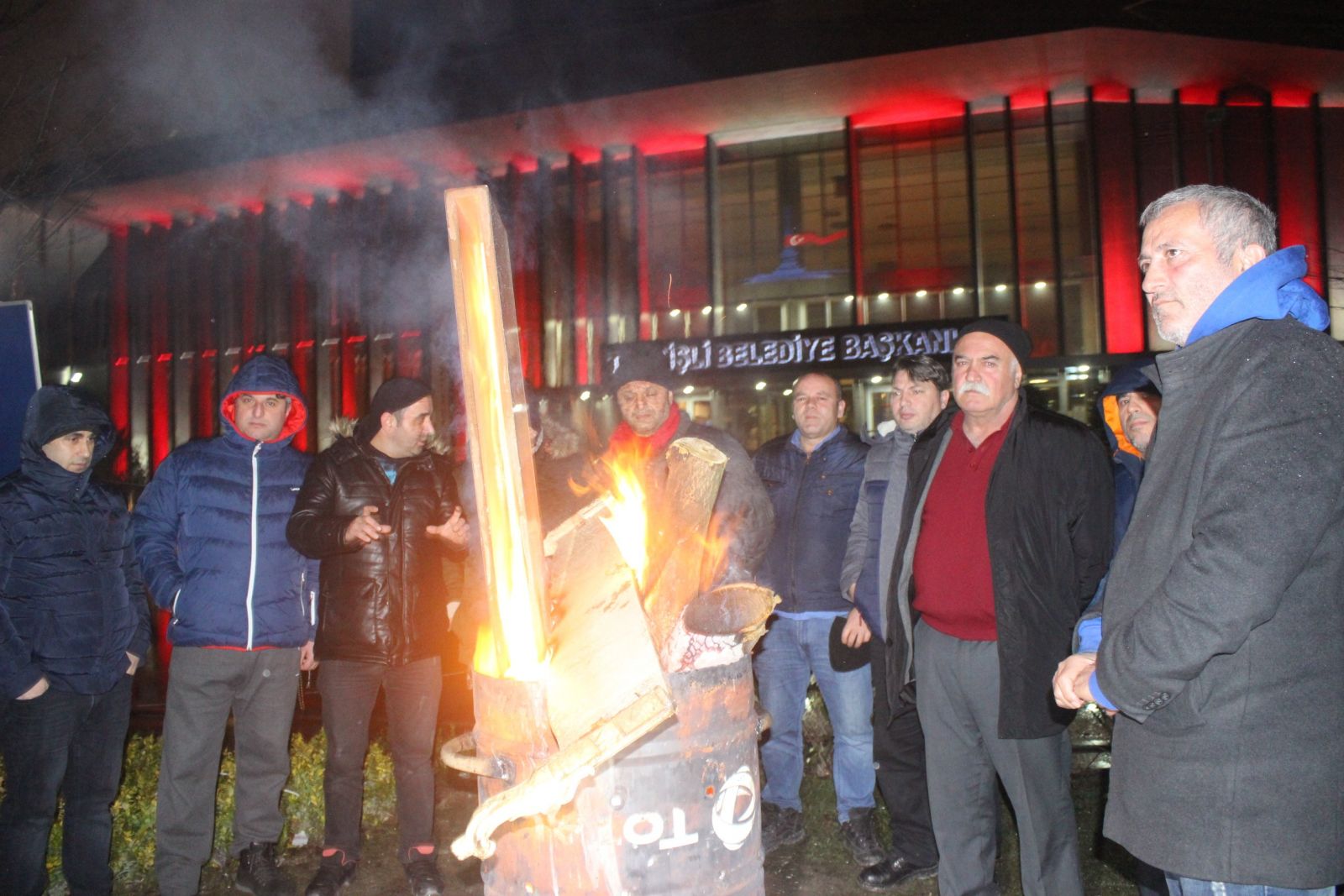 Şişli'de maaşlarını alamayan işçiler açlık grevine başladı